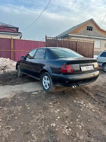 Audi A4: 1995 г.
