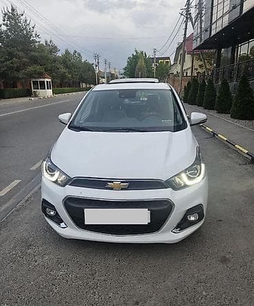 Chevrolet Spark: 2015 г., 1 л, Вариатор, Бензин, Хэтчбэк