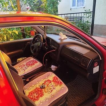 бюджетные авто: Volkswagen Vento: 1996 г., 0.2 л, Механика, Седан — 3