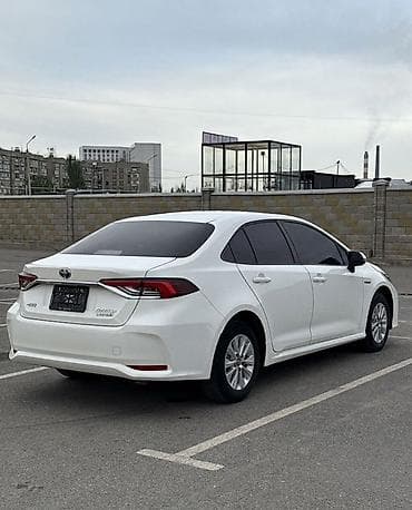Продажа авто: Toyota Corolla: 2023 г., 1.8 л, Вариатор, Гибрид, Седан — 4