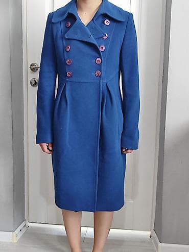 Женское демисезонное пальто насыщенного синего цвета. - Длина: миди