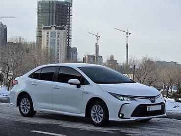 тает: Toyota Corolla: 2019 г., Гибрид — 1
