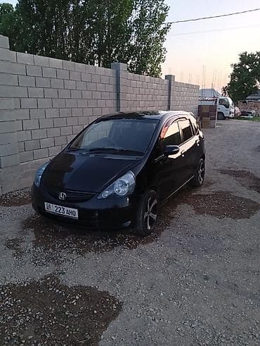 Продажа авто: Honda Fit: 2004 г., 1.5 л, Вариатор, Бензин, Хэтчбэк — 2