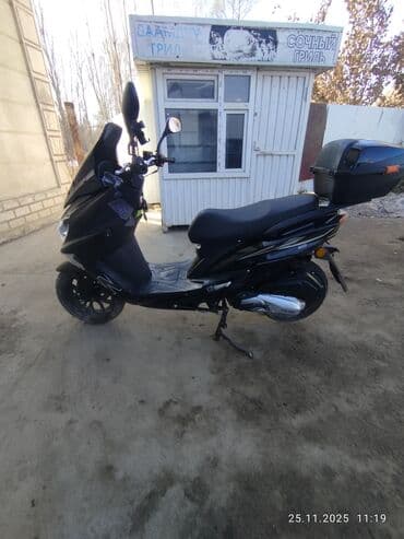 квадроцикл цена бу бишкек: Макси скутер сатылат.150 куб.Абалы жакшы.Пробег 2500 км.Матор — 2