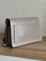 сумка клатч б у: Сумка кожаная. Пудровый оттенок. Внутри два отделения и два кармашика — 2