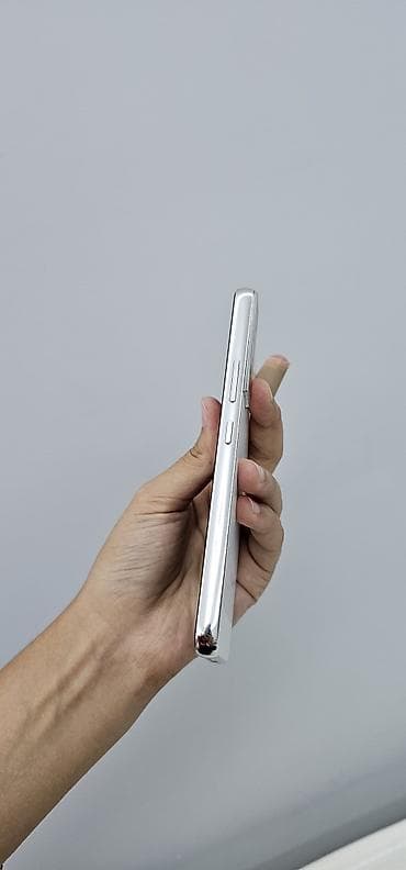 galaxy z flip3 5g цена: Смартфон Samsung Galaxy S22 (белый) — 5