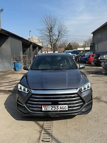 BYD Song Plus: 2022 г., Гибрид, Кроссовер