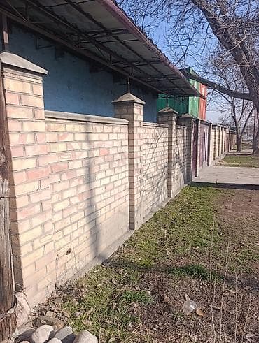 номер дома: Кирпичные заборы — 1