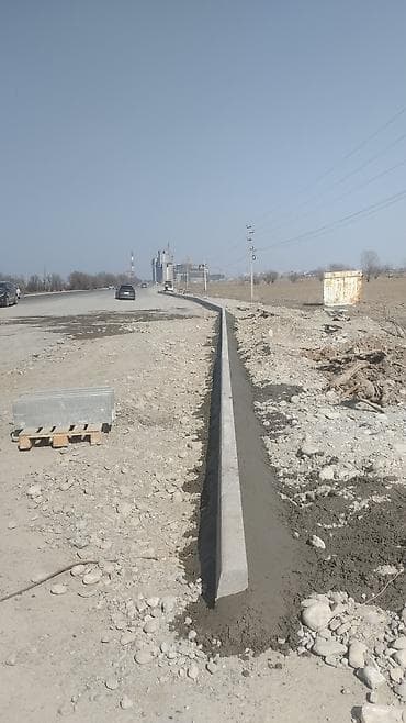 металлический уголок: Устройство бортового камня (бордюра) и лотков для водоотвода - — 8