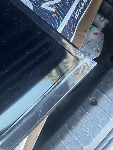 Телевизор Hisense 32" - Тонкие рамки, глянцевая панель - На боковой — 3