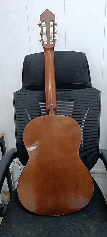 Музыкальные инструменты: Классическая гитара Yamaha - Формат: полноразмерная классическая — 4