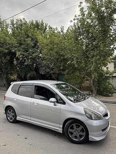 Продажа авто: Honda Fit: 2002 г., 1.5 л, Вариатор, Бензин, Хэтчбэк — 2