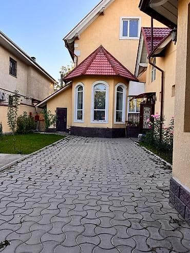 🏡 Продаётся просторный 2-этажный дом в районе БГУ! 📍 пер. Сибирский ×