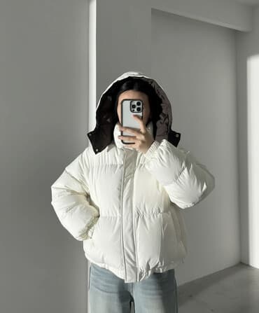 срочно продаю в связи с переездом: Пуховик, Кыска модель, Made in KG, Эки тараптуу модель, Капюшону бар, Оверсайз, Стандарт — 1