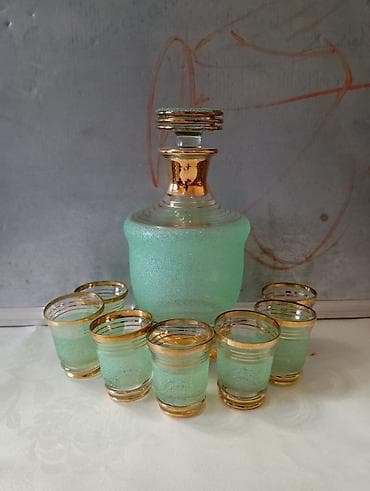 Набор винтажной сервировки и декора из стекла с золотистым декором