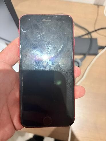 apple: IPhone SE (3‑го поколения) PRODUCT(RED) На фото — сам смартфон и — 2
