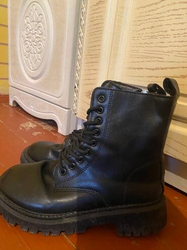 обувь на годик: Черные ботинки в стиле гриндерс/берцы. - Материал верха: гладкая — 1