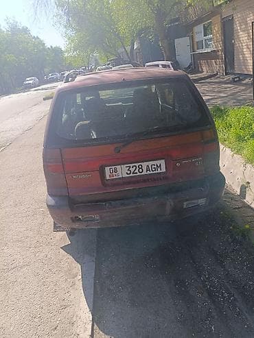 Mitsubishi Space Wagon: 1993 г., 2 л, Ручные, Универсал