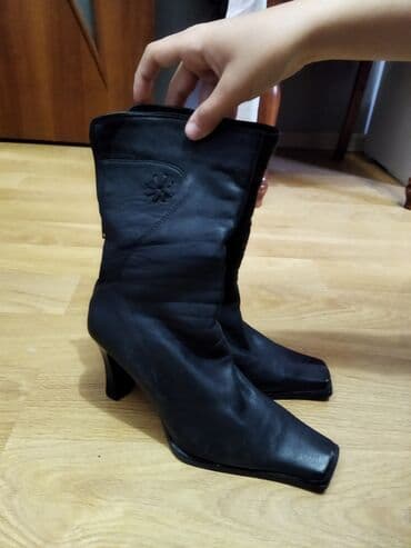 Продаю обувь сапожки одни чулки на шпильке.Вторые кожаные сзади замок at lalafo.kg Продаю обувь сапожки одни чулки на шпильке.Вторые кожаные сзади замок