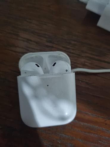 redmi airdots: Наушники Airpods 1 поколения. Сами наушники работают, коробка — 2
