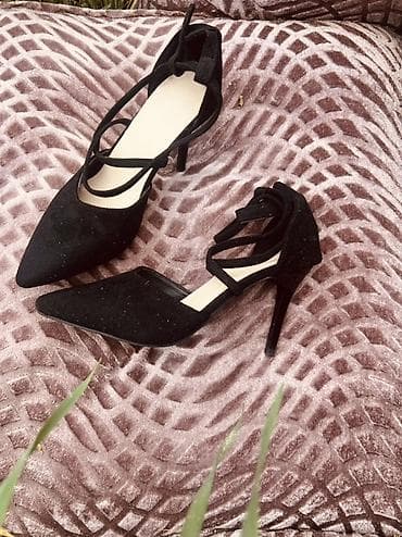 женский туфли: Коллекция обуви (4 пары) 1) Черные кожаные кеды - Лаконичный дизайн с — 4