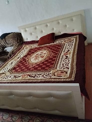 Двуспальная кровать, Б/у, С мягким изголовьем, длина - 220 см