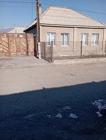 Одноэтажный дом с приусадебным участком и отдельным въездом через