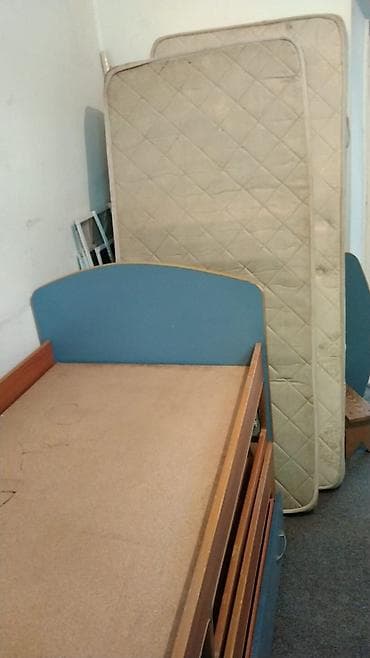 Парты: Детская/подростковая кровать с выкатными ящиками и матрасом - Размер — 3