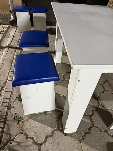 Б/у Комплект: стол + 4 табурета - Стол прямоугольный, цвет белый — 1
