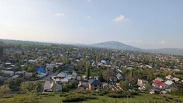 паркинг аламедин 1: Дом с большим внутренним двором и навесом. - Планировка: несколько — 2