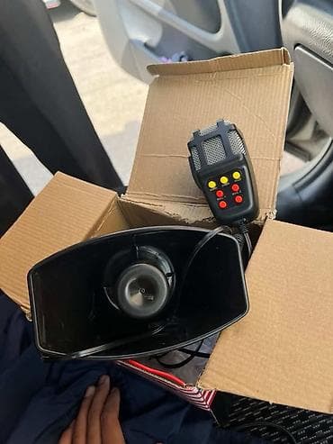 Автомобильная сирена/громкоговоритель с пультом-микрофоном -