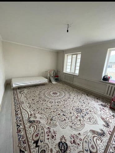 продаю дувух этажный дом: Продается просторный двух этажный дом. Район Дордой Тендик 5.5 сотых — 3