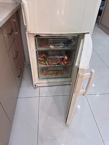 samsung galaxy a02: Двухкамерный холодильник с нижней морозильной камерой. Основные — 2