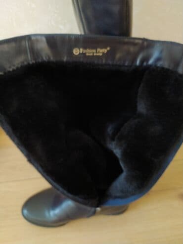 сапоги из натурального меха и кожи: Продаю тёплые сапоги 39 размер на 37. 800 с. Надевались совсем мало — 4