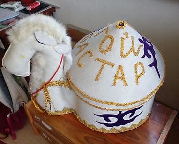 Декоративная шкатулка/сундучок в форме верблюда с крышкой-«юртой». -