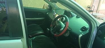 e60 m5: Toyota Ist: 2003 г., 1.3 л, Автомат, Бензин, Хэтчбэк — 4