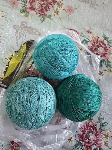 Пряжа Ирис х/б бирюзового и зеленого цвета в мотках. Ирис х/б 100