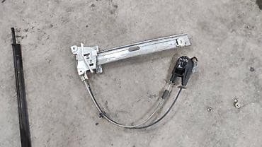 Детали двигателя и моторы в сборе: Mazda 121 стеклоподьемник, Мазда 121 стеклоподьемник Задний левый — 1