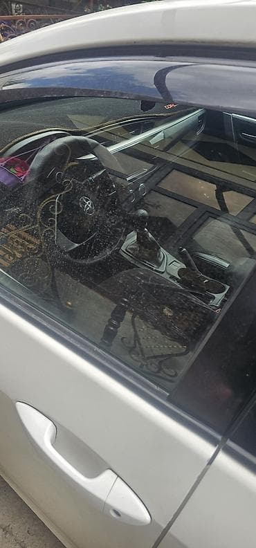 tesla model s: Toyota Corolla: 2013 г., 1.5 л, Ручные, Бензин, Седан — 2