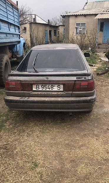 Mazda 626: 1989 г., Кол менен иштөөчү, Бензин, Хетчбек — 4