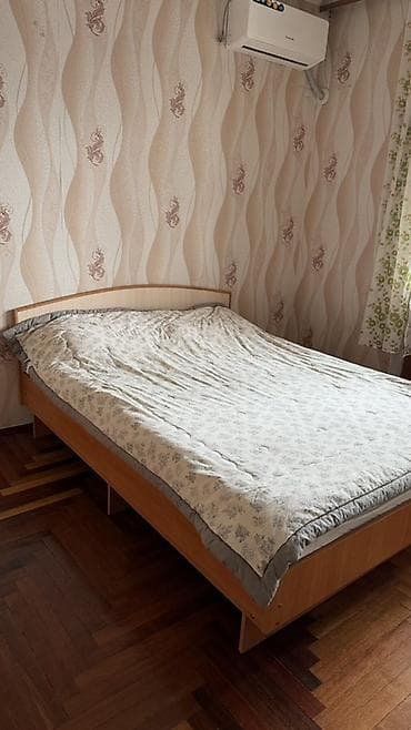 Двуспальная кровать, Б/у, С матрасом, длина - 200 см