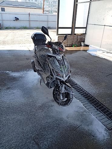 новый мопед: Тип скутера M8, 125 куб. см, Бензин — 6