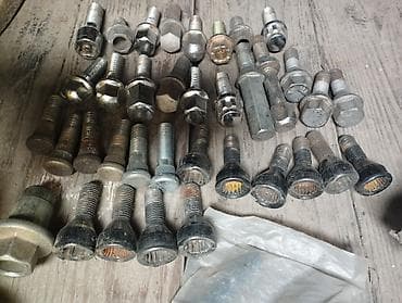 болты на калеса: Автомобильные боллонные гайки, болты - Разнотипные гайки и болты — 4