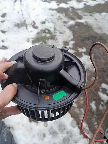 Кузовные детали: Вентилятор Volkswagen 1994 г., Б/у, Оригинал — 1