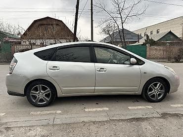 corolla 2004: Toyota Prius: 2005 г., 1.5 л, Вариатор, Гибрид, Хэтчбэк — 4