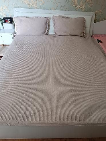 single bed: Продаю очень красивую белоснежную кровать двухспальнюю,размер — 5