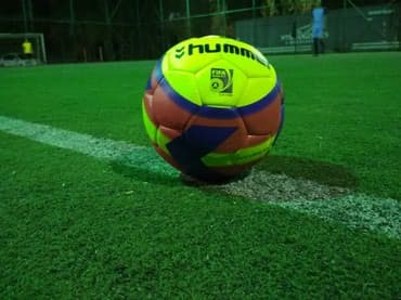 сколько стоит хороший футбольный мяч: Новые футбольные мячи HUMMEL! Качество : отличная!!! Цена: . сом — 1