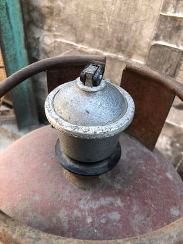 ацителеновый генератор: Продаю газовые баллоны Маленький с редуктором (пустой)3500 сом — 2