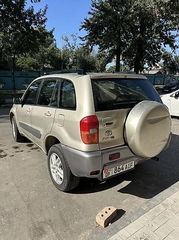 Toyota RAV4: 2003 г., 2 л, Механика, Бензин, Кроссовер