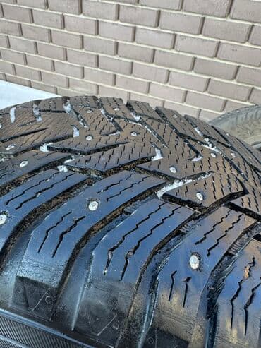 Шины 285 / 60 / R 18, Зимняя шипованная, Б/у, Комплект, Внедорожные (АТ/МТ), Nokian